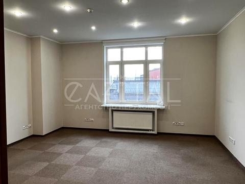 комерційна за адресою Володимирська вул., 38