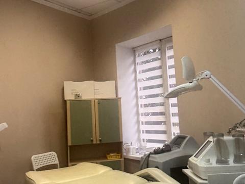 комерційна за адресою Поштова, 1