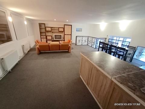 коммерческая по адресу Довженко ул., 4