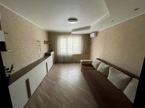 квартира за адресою Лариси Руденко вул., 13