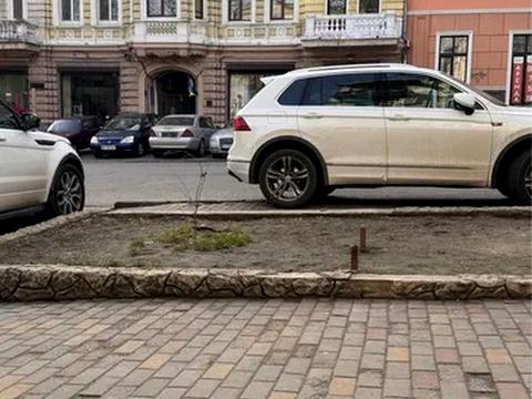 комерційна за адресою Футуристів пров., 14