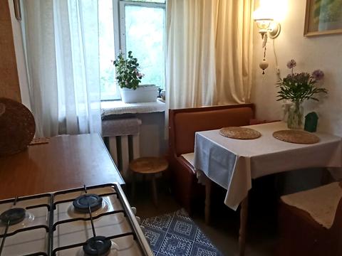 квартира за адресою Високовольтна вул., 10