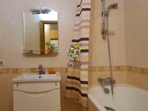 квартира за адресою Анни Ахматової вул., 18