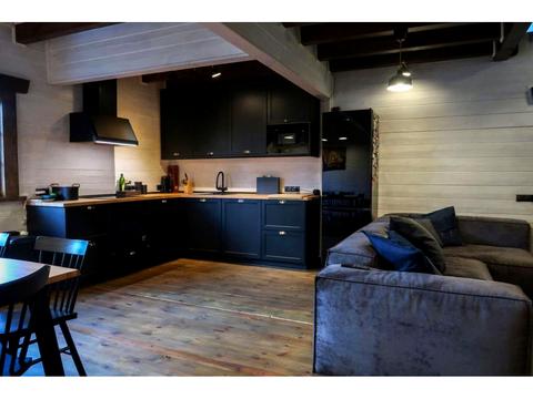 будинок за адресою Вишнева