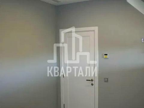 комерційна за адресою Юрія Іллєнка вул. (Мельникова), 18-Б