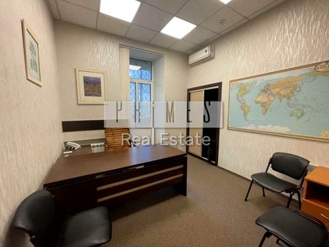 комерційна за адресою Панаса Мирного вул., 1