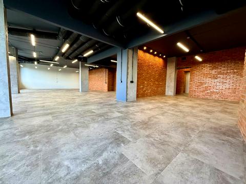 комерційна за адресою Костянтинівська вул., 75