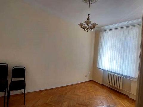 комерційна за адресою Миколи Міхновського бульв. (Дружби Народів), 20