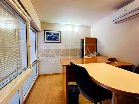 комерційна за адресою Володимирська вул., 65