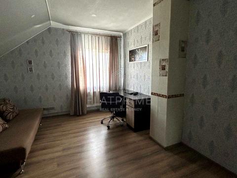 будинок за адресою Вишнева 8