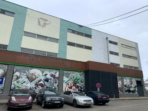 паркомісце за адресою Тополина вул., 10а