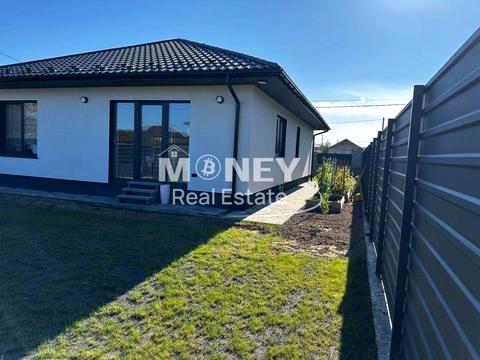 будинок за адресою с. Нові Петрівці, Нові Петрівці