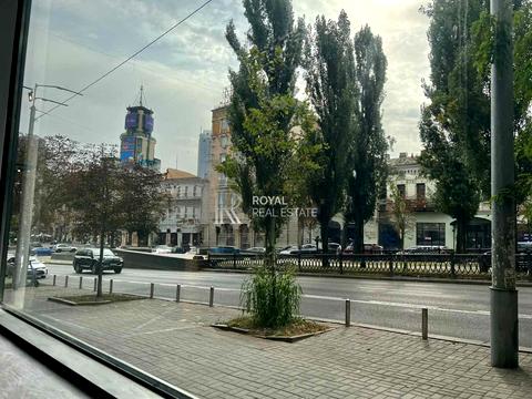 комерційна за адресою Тараса Шевченка бульв., 31
