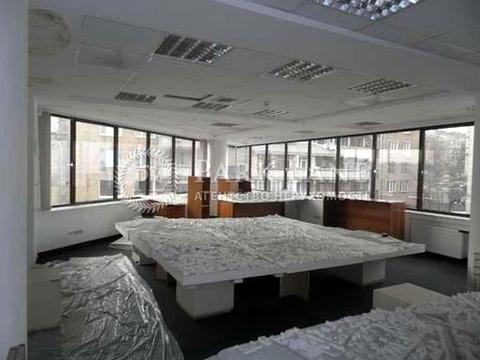 комерційна за адресою Володимирська вул., 77-А