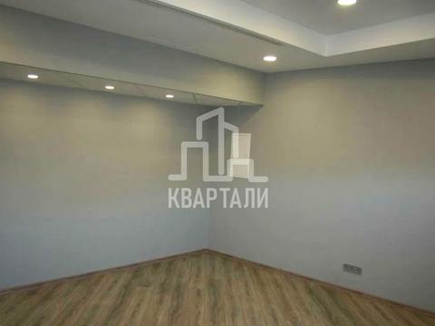комерційна за адресою Юрія Іллєнка вул. (Мельникова), 18-Б