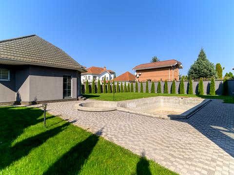 будинок за адресою Вишнева вул., 11