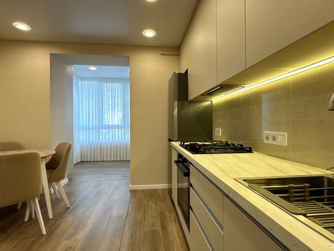 квартира за адресою Домбровського вул., 3в