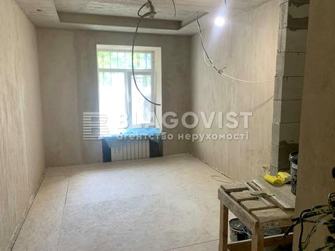 комерційна за адресою Пирогова вул., 2