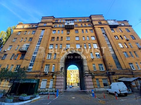 комерційна за адресою Пирогова вул., 2