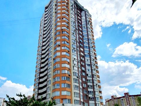 квартира за адресою Анни Ахматової вул., 32/18