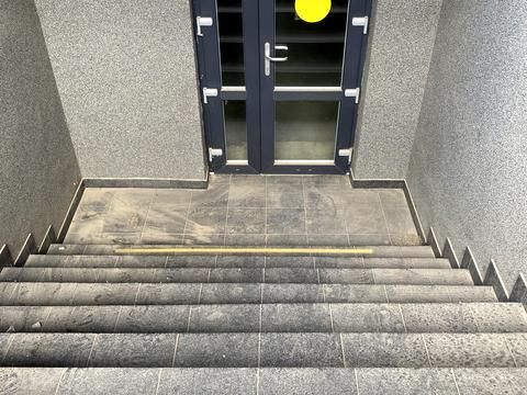 комерційна за адресою Івана Кожедуба вул., 3а