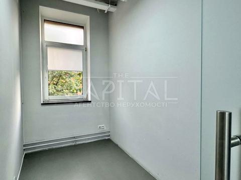 комерційна за адресою Лесі Українки бульв., 23б