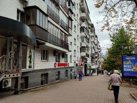 комерційна за адресою Лесі Українки бульв., 20/22