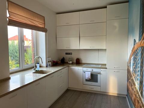 дом по адресу центральна, 1