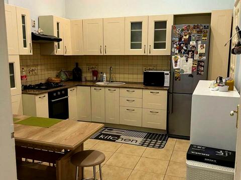 квартира за адресою Дорошенка П., 44