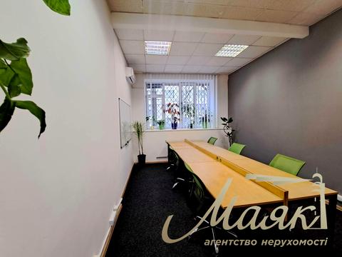 комерційна за адресою Марії Капніст вул. (Желябова), 2