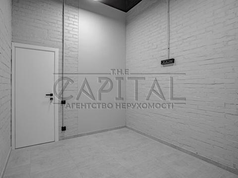 коммерческая по адресу Любомира Гузара просп. (Космонавта Комарова), 9б