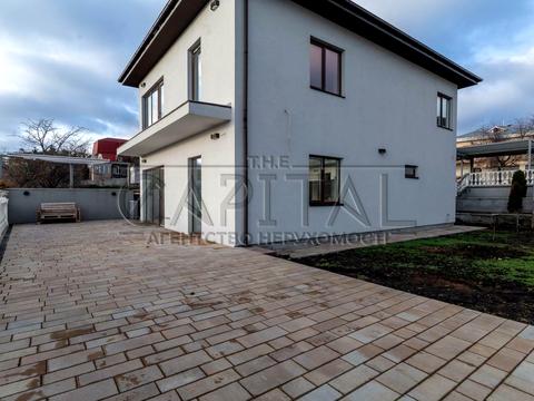 комерційна за адресою Монтажників вул., 5