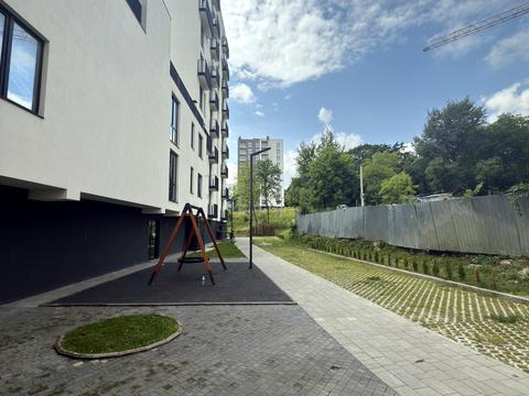 комерційна за адресою Малоголосківська вул., 12г