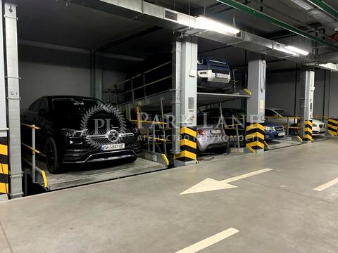 паркомісце за адресою Коновальця, 34а