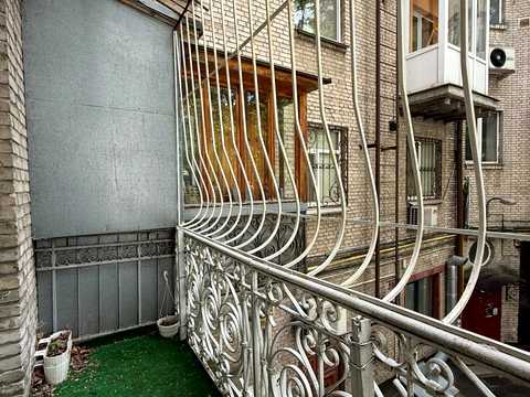 комерційна за адресою Тарасівська вул., 14