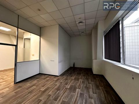 комерційна за адресою Володимирська вул., 101