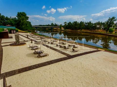 будинок за адресою Набережна вул.