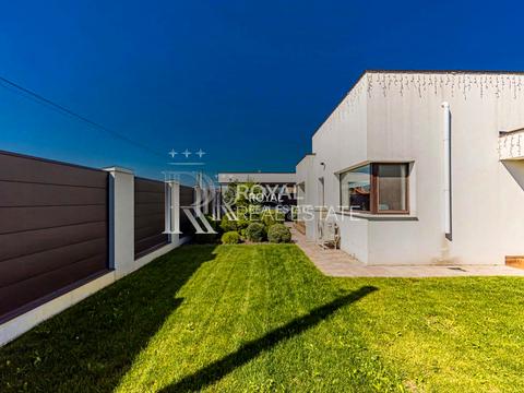 дом по адресу Горіхова, 1