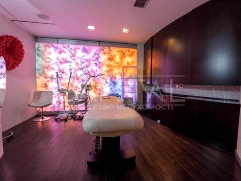 комерційна за адресою Саксаганського вул., 120