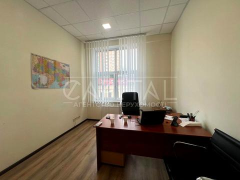 комерційна за адресою Євгена Коновальця вул. (Щорса), 44б
