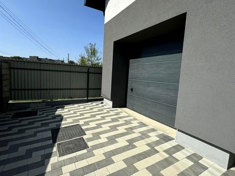 будинок за адресою Степана Бандери вул.