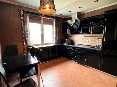 квартира за адресою Анни Ахматової вул., 28