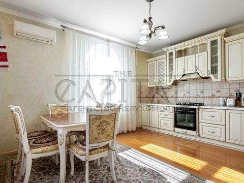 будинок за адресою Центральна вул., 1