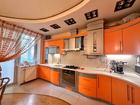 квартира за адресою Олександра Олеся вул., 25д