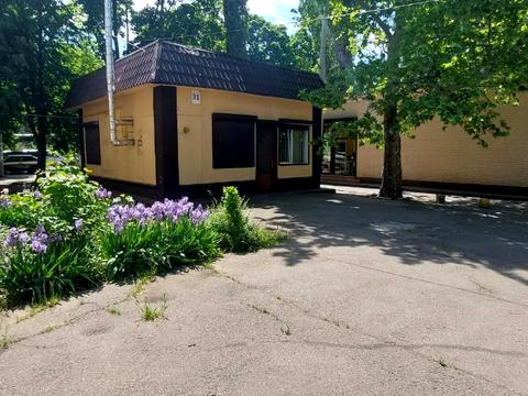 комерційна за адресою Космонавтів вул., 31