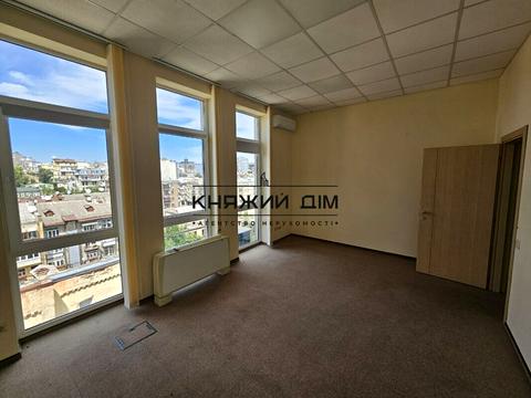 коммерческая по адресу Антоновича ул. (Горького), 33В