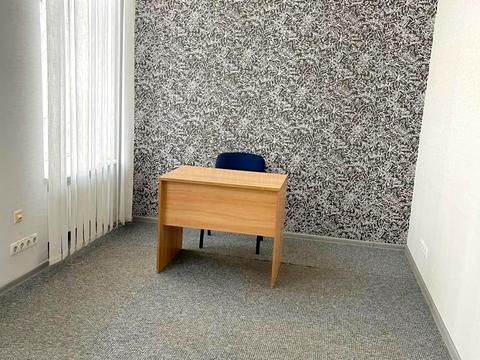 комерційна за адресою Дмитра Яворницького просп. (Карла Маркса), 68