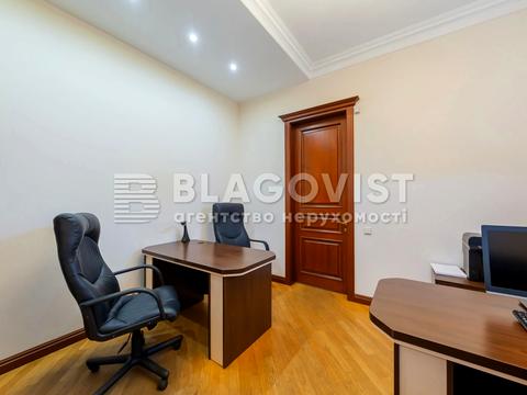 комерційна за адресою Лютеранська вул., 8