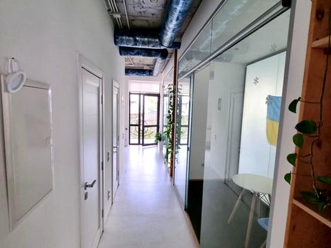 комерційна за адресою Воздвиженська вул., 51