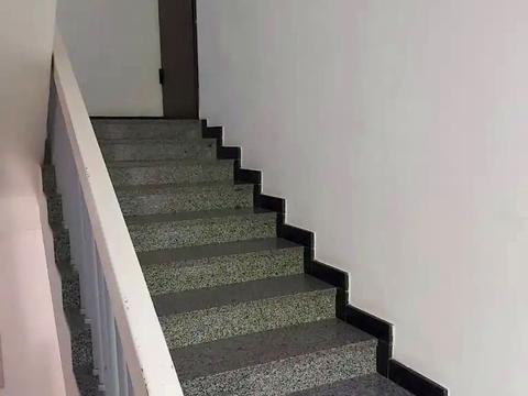 коммерческая по адресу Лазаряна ул., 3